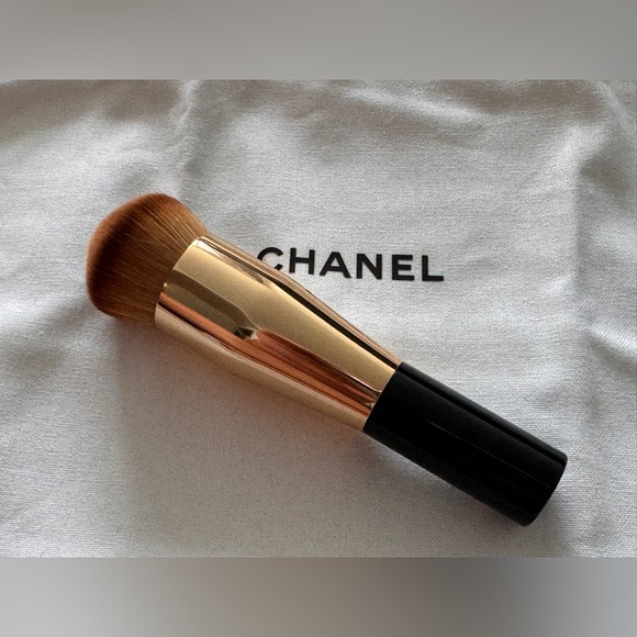 Chanel Brush Sublimage L'essence De Teint New. Great Quality NWOT 100% Authentic - Picture 5 of 9